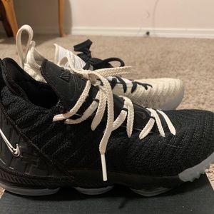 Lebron basketball shoes